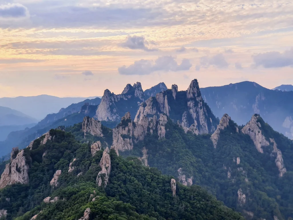 Dinosaur Ridge jagged granite peaks in Seoraksan National Park, Gangwon